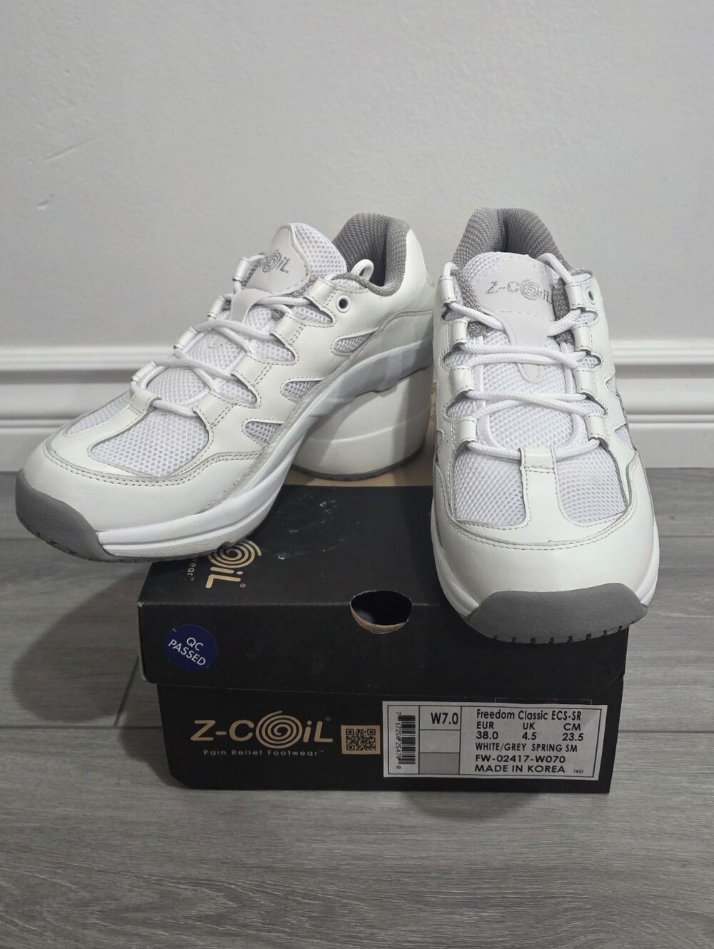 Z-Coil Womens' White/Grey Comfort Walking Shoes